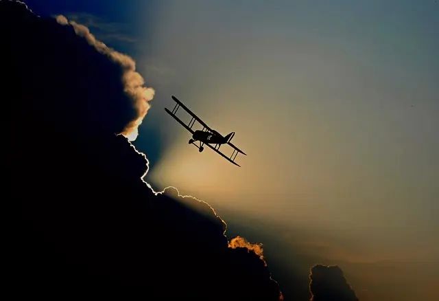 Understanding the Differences Between Private and Commercial Pilot Licenses