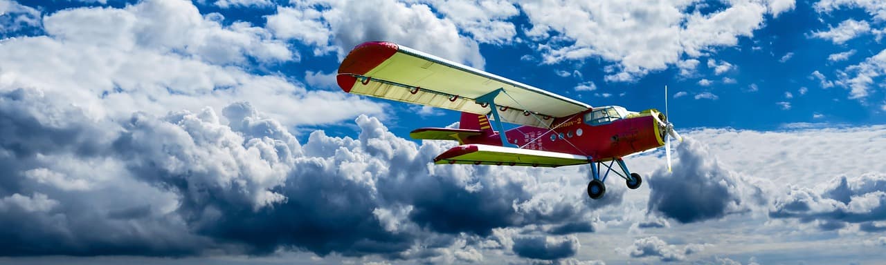 Essential Tips for Choosing Your First Flight School