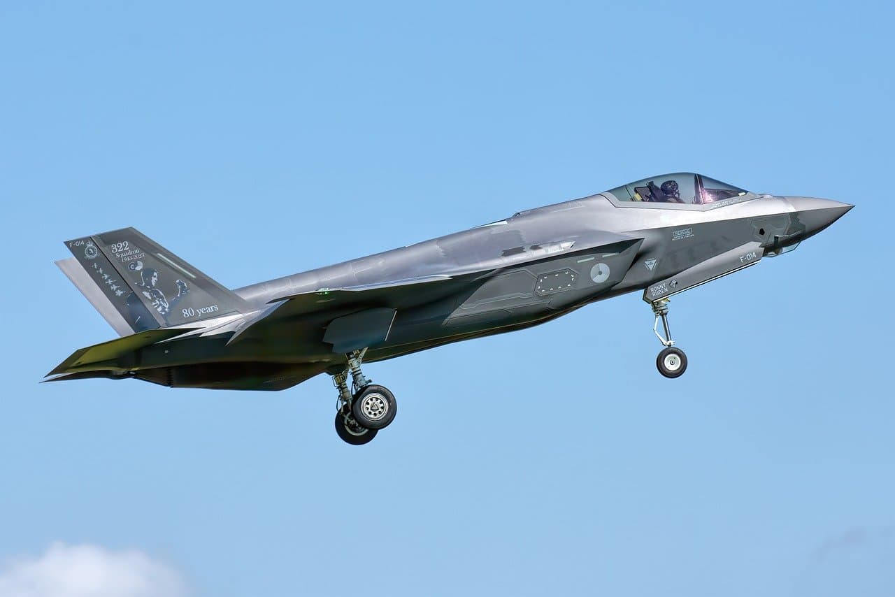 10 Common Misconceptions About Becoming a Pilot